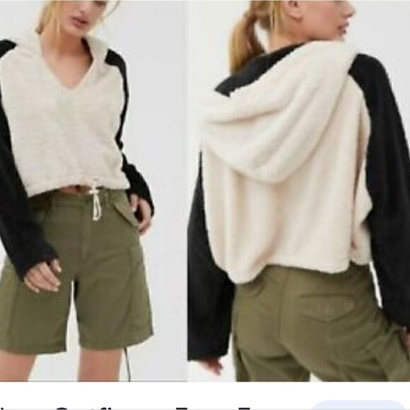 Urban Outfitters Tilly Cozy Faux Fur V Neck Cropped Hoodie Size S - Picture 3 of 5